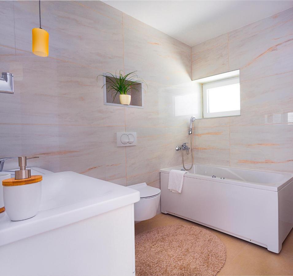 Deluxe City Center Blue Apartment Split Buitenkant foto